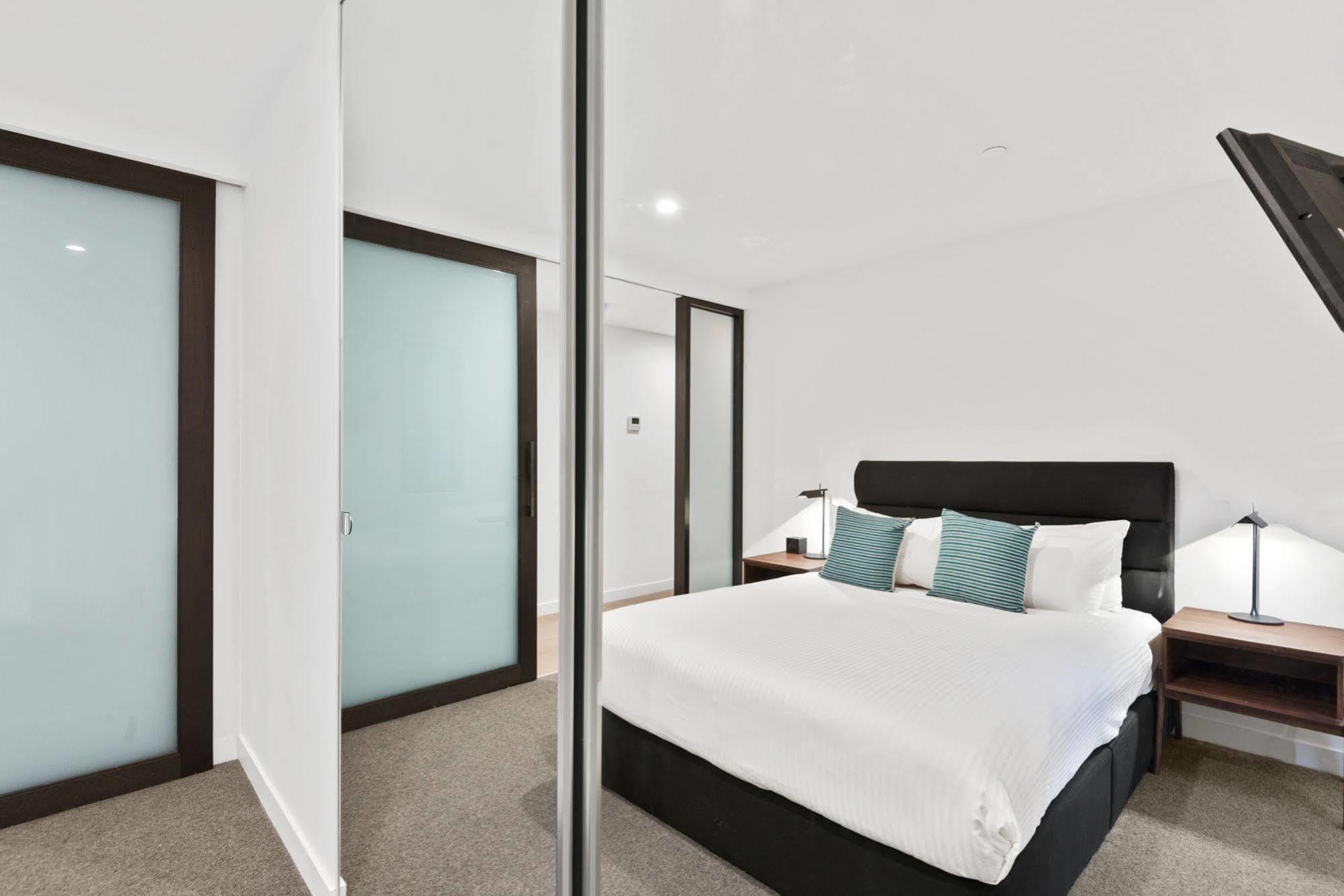 District South Yarra Aparthotel Мелбърн Екстериор снимка