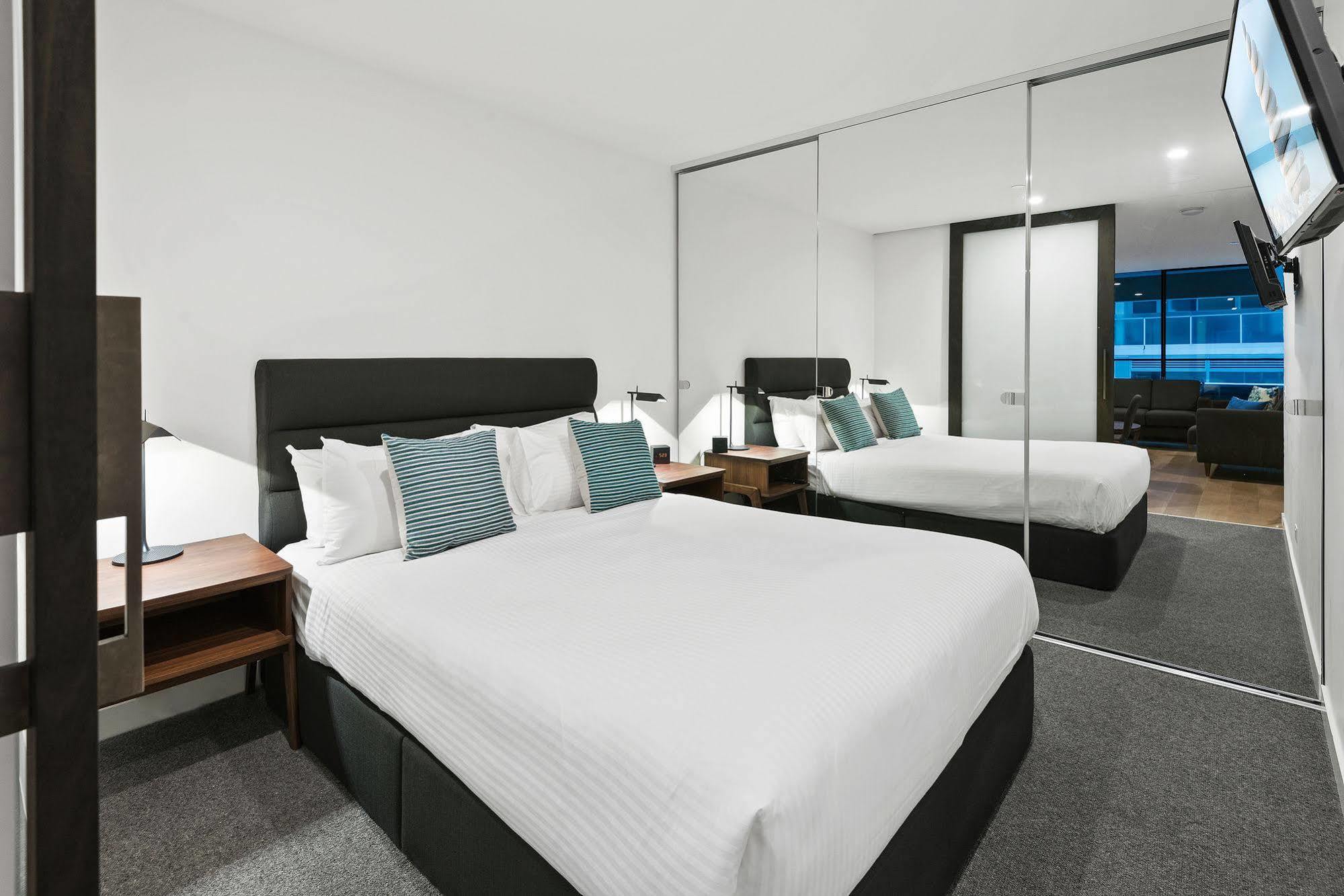 District South Yarra Aparthotel Мелбърн Екстериор снимка